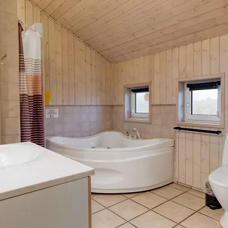 Holiday home Arnkil - 700m From The Sea By Interhome *